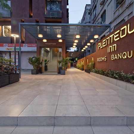 Plenteous Inn 阿穆达巴 外观 照片