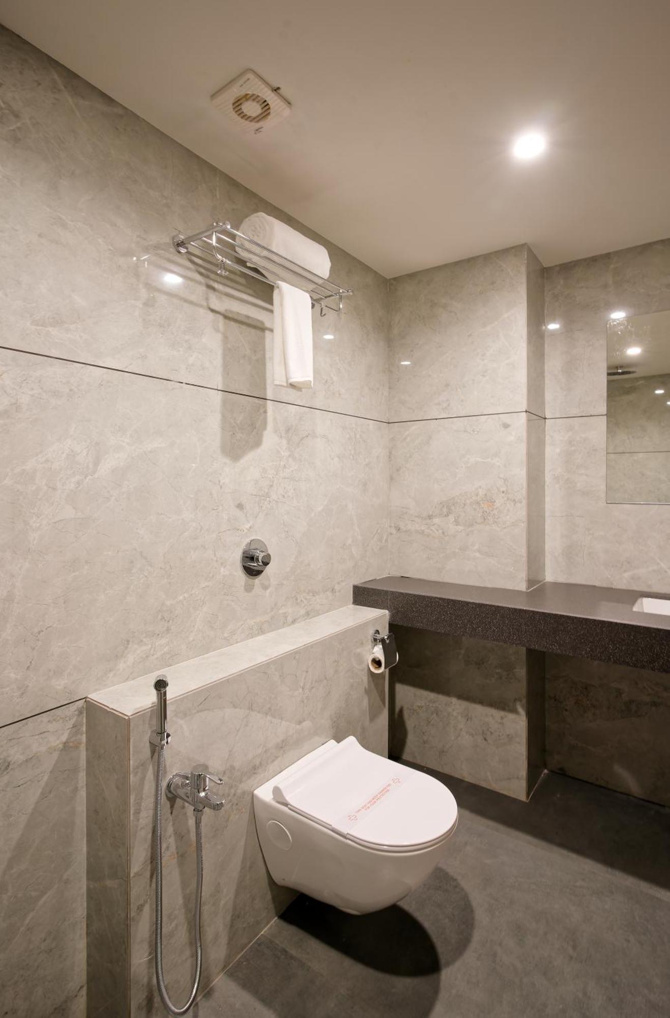 Plenteous Inn 阿穆达巴 外观 照片