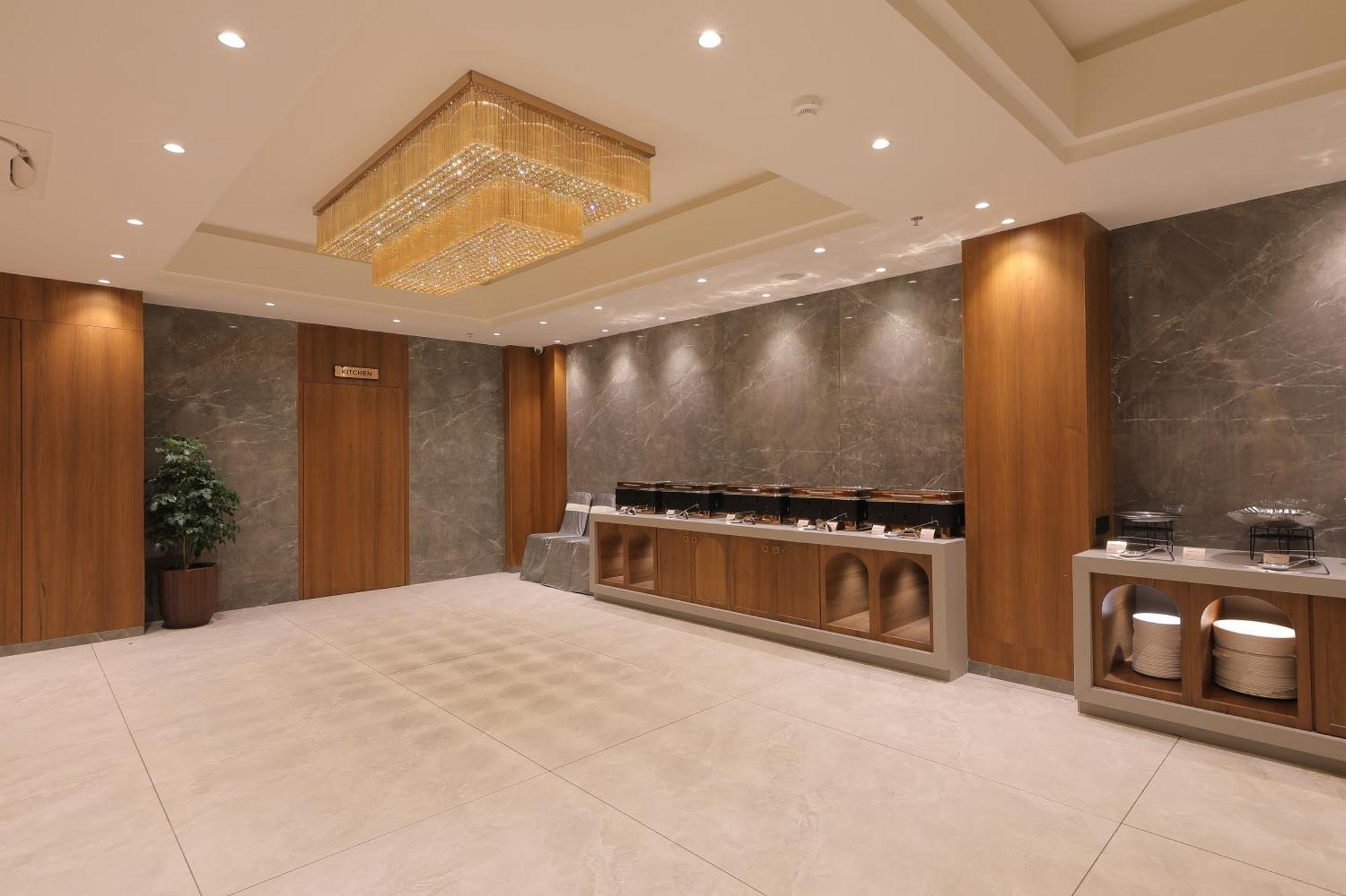 Plenteous Inn 阿穆达巴 外观 照片