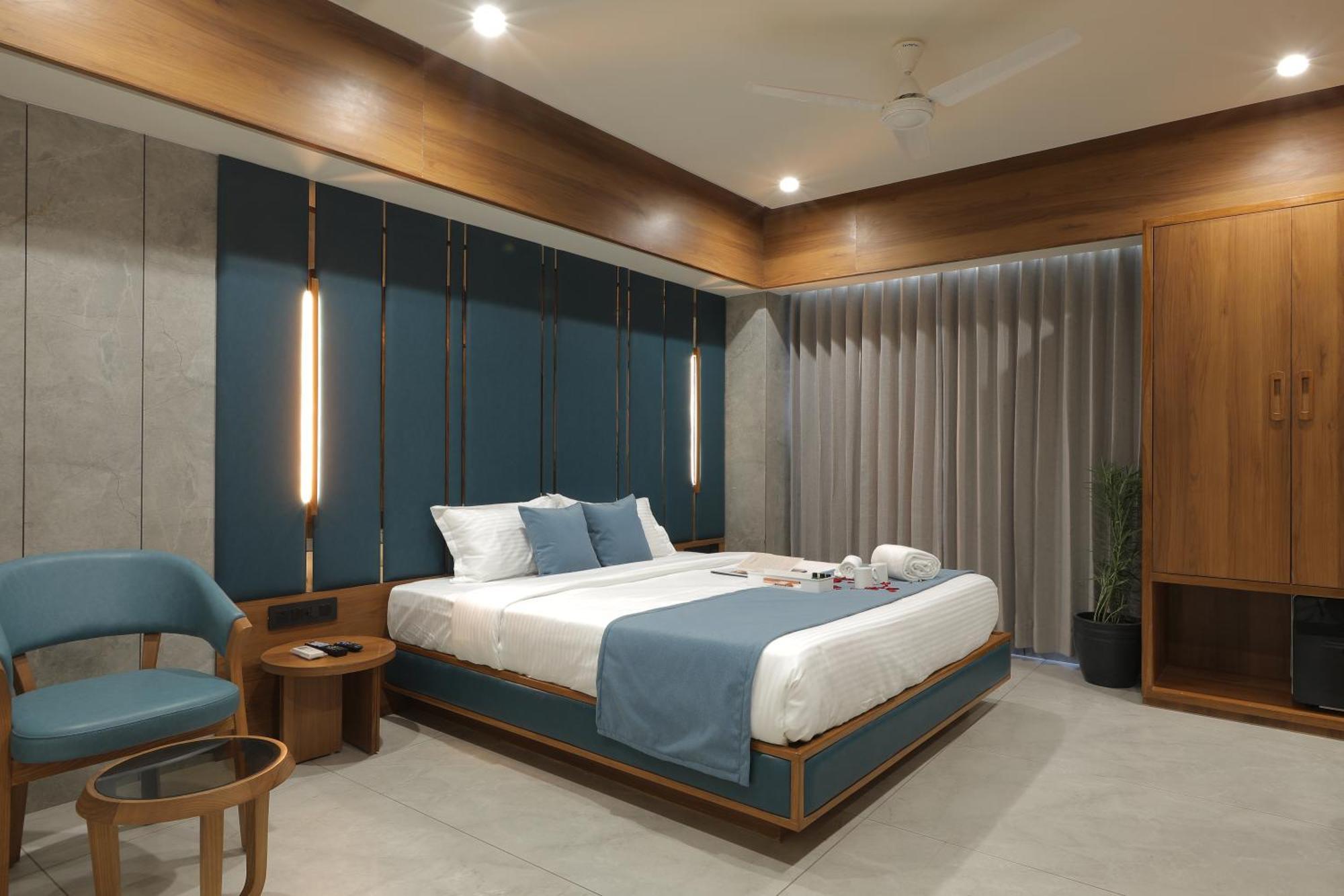 Plenteous Inn 阿穆达巴 外观 照片
