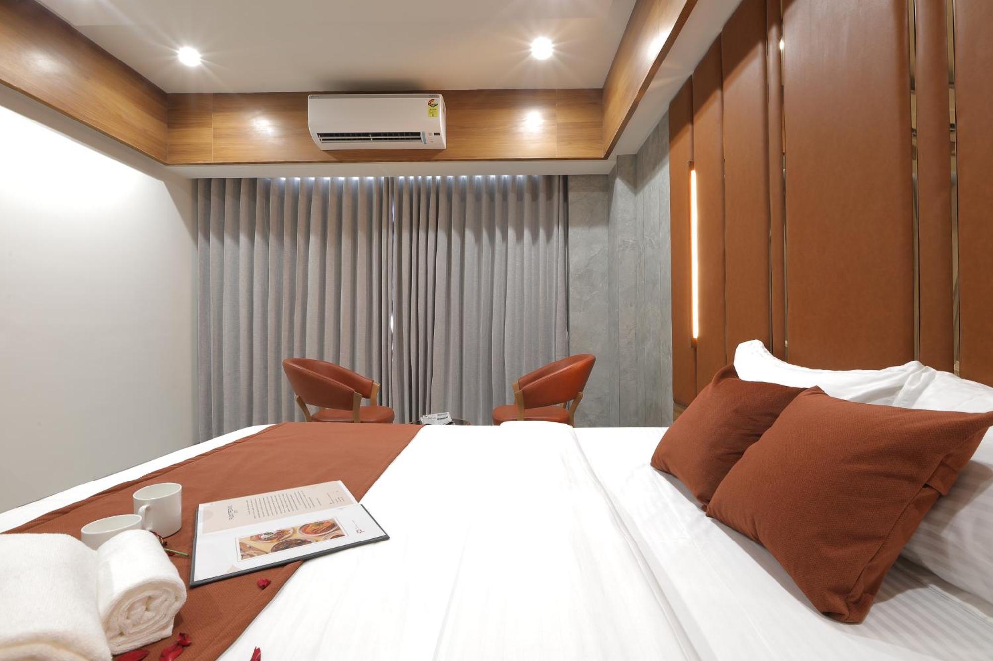 Plenteous Inn 阿穆达巴 外观 照片