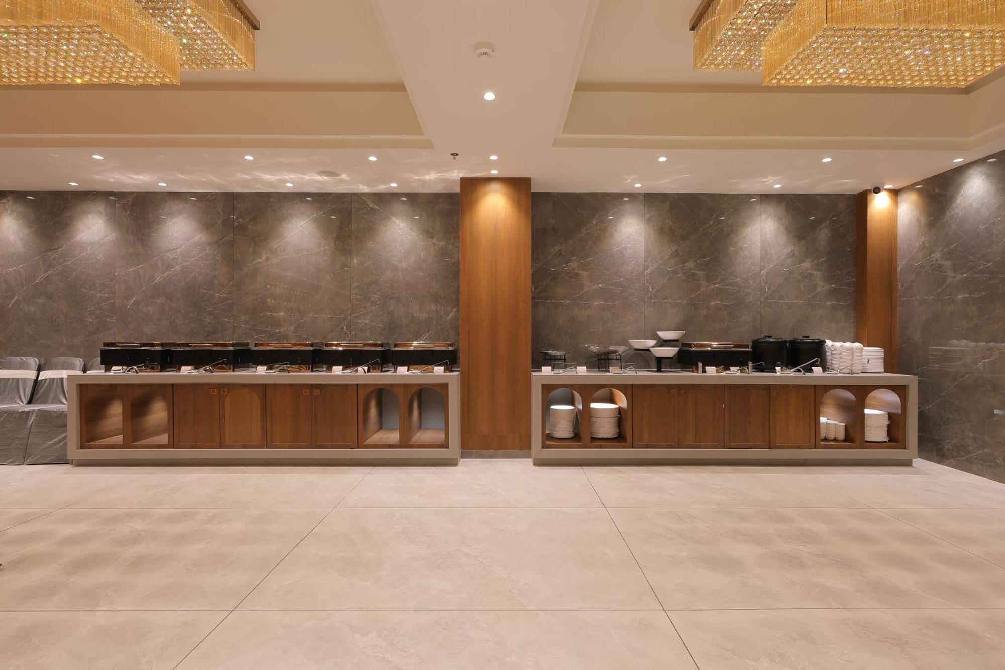 Plenteous Inn 阿穆达巴 外观 照片