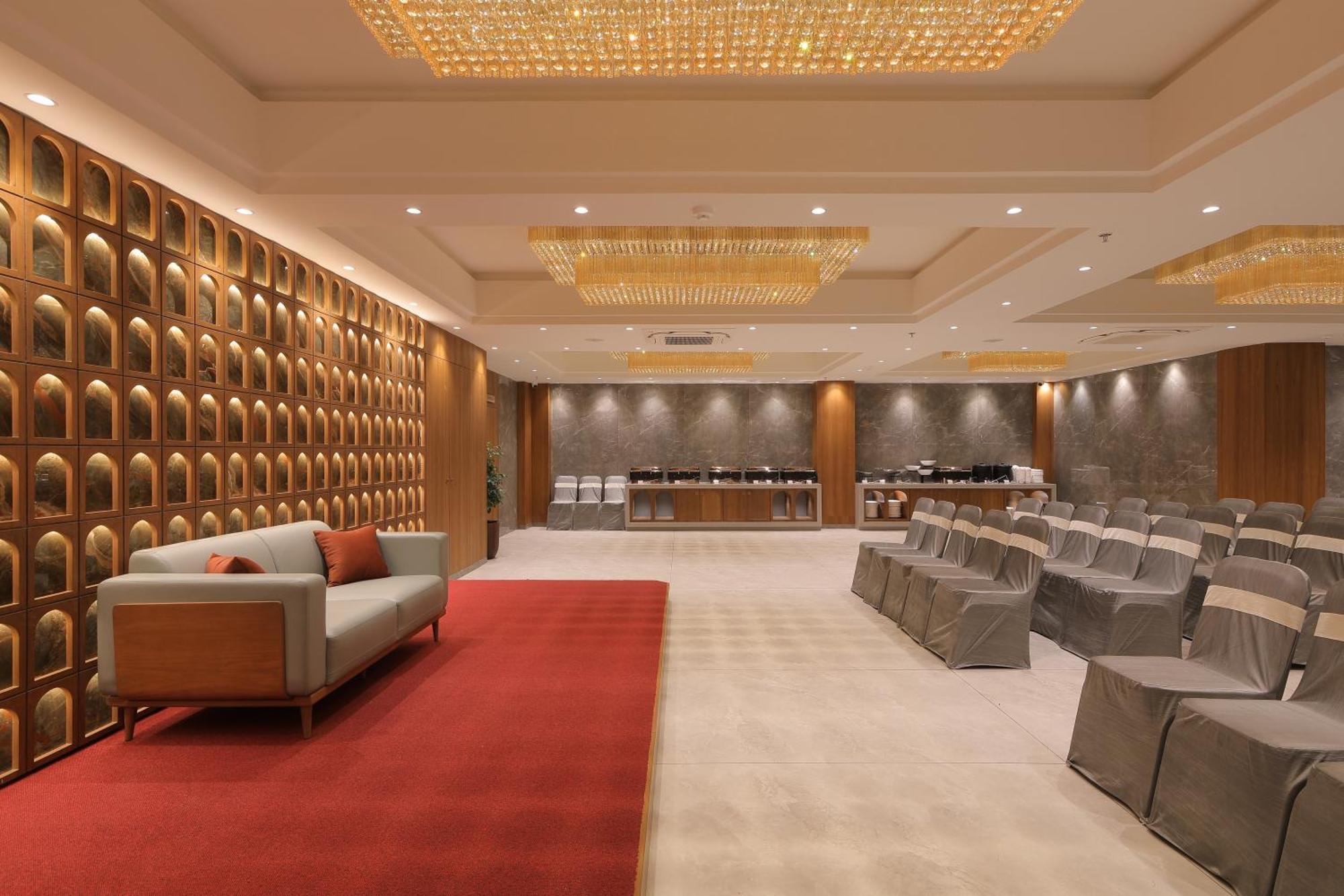 Plenteous Inn 阿穆达巴 外观 照片