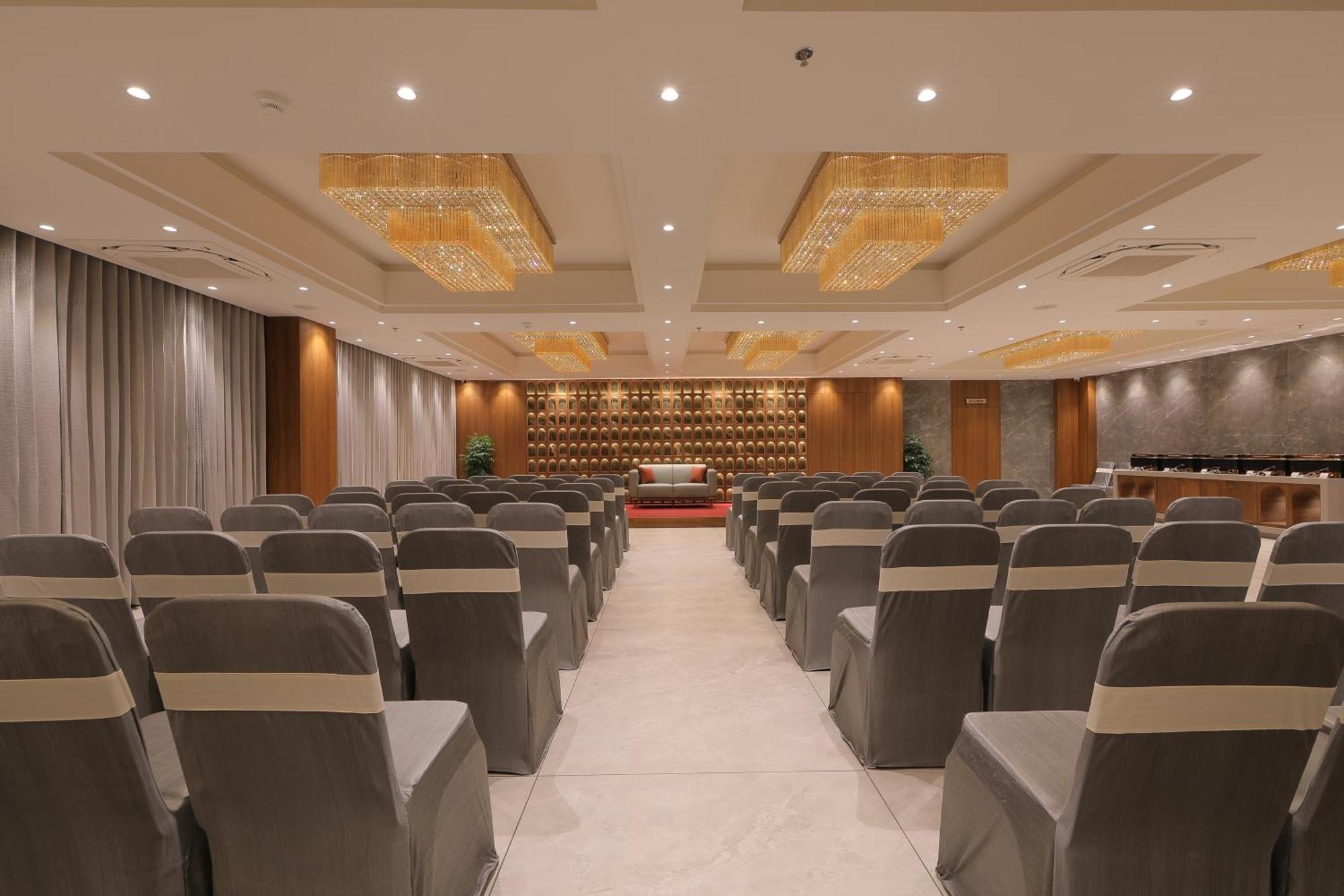 Plenteous Inn 阿穆达巴 外观 照片